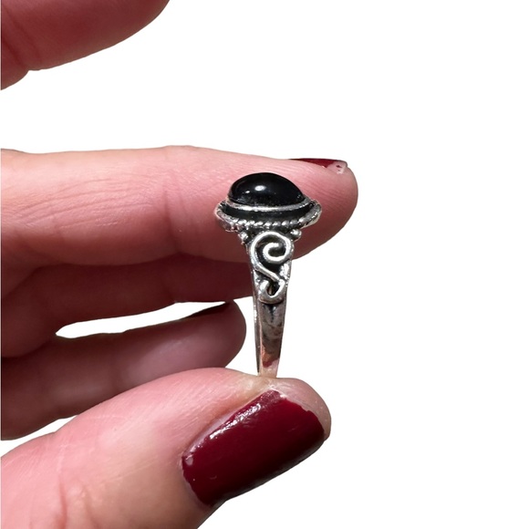 Antique Silver Embossed Ring with Center Black Stone - Picture 4 of 4